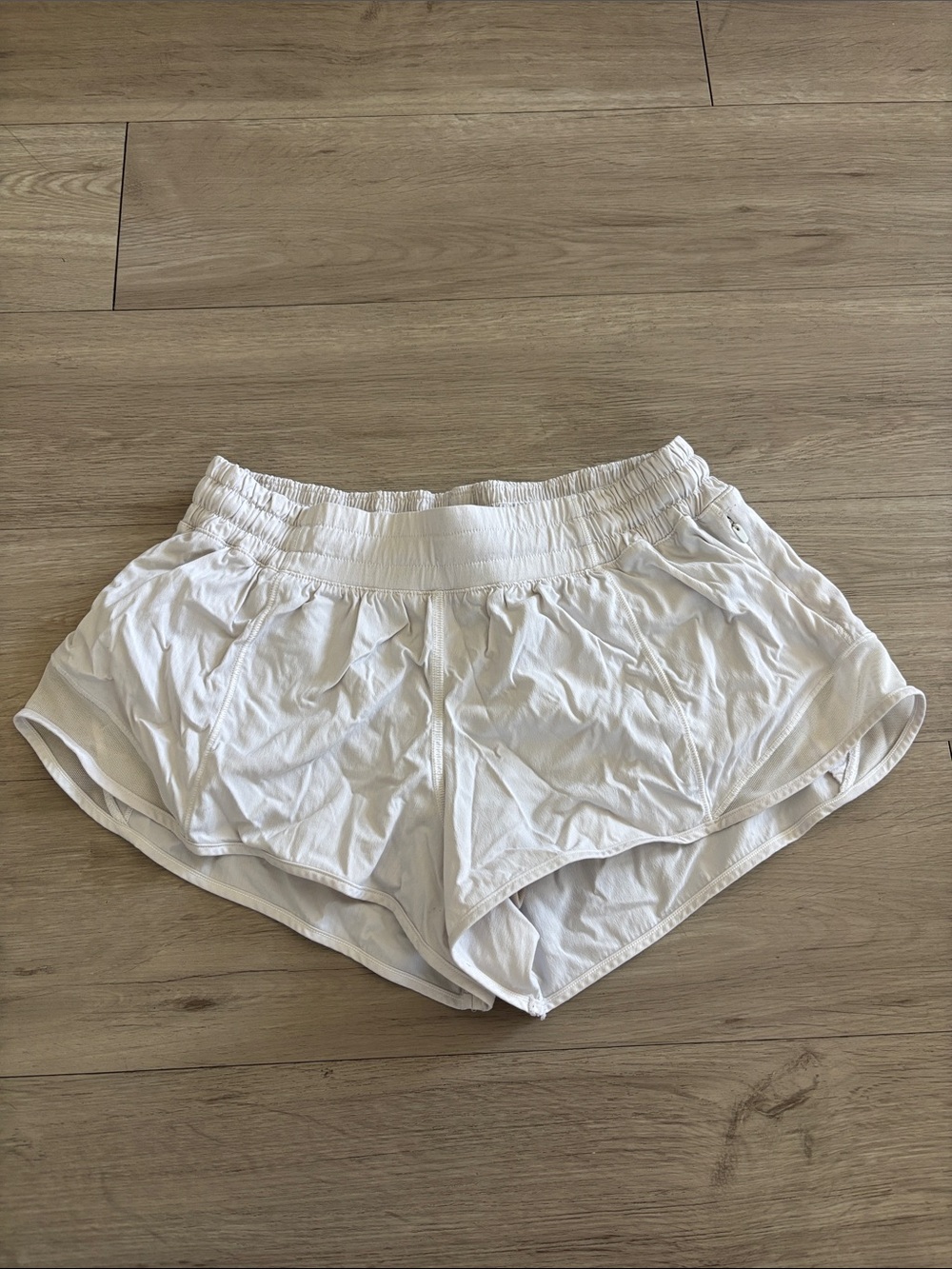 Lululemon Women’s White Elastic-Waist Performance Shorts Size 8